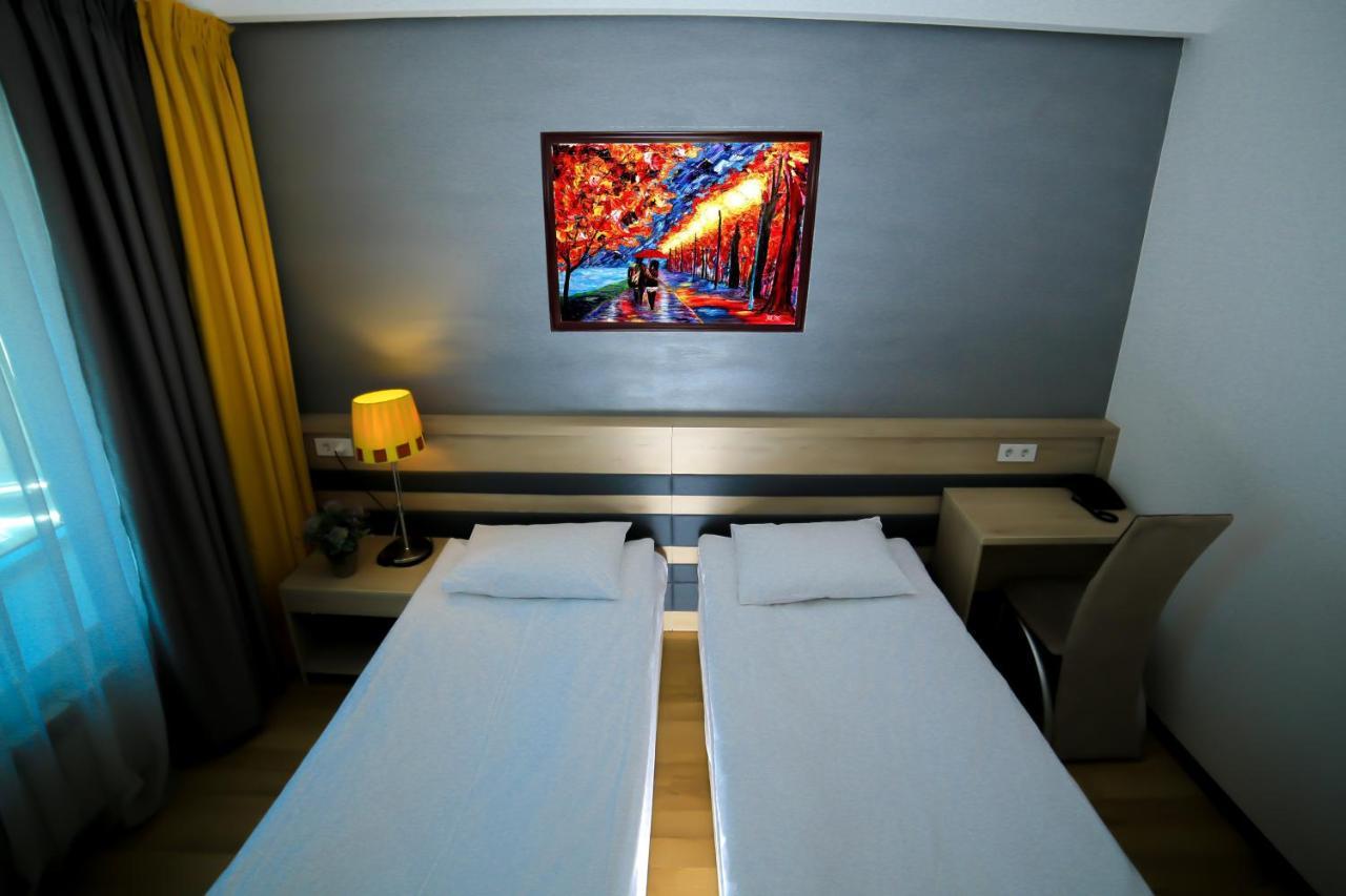Astra Hotel อัลมาตี ภายนอก รูปภาพ