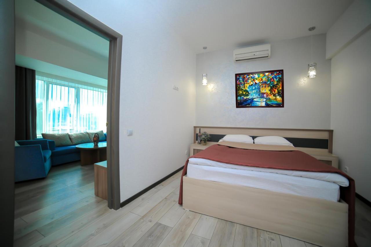 Astra Hotel อัลมาตี ภายนอก รูปภาพ