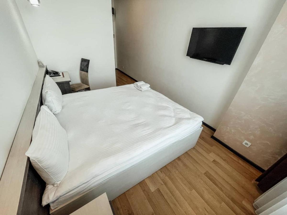 Astra Hotel อัลมาตี ภายนอก รูปภาพ