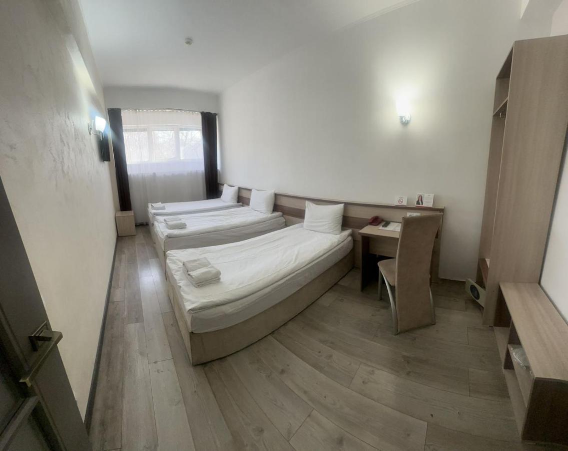 Astra Hotel อัลมาตี ภายนอก รูปภาพ