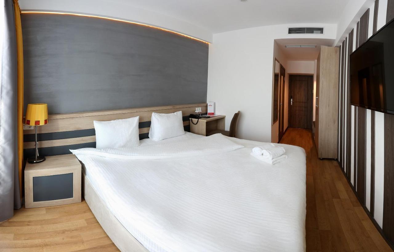 Astra Hotel อัลมาตี ภายนอก รูปภาพ