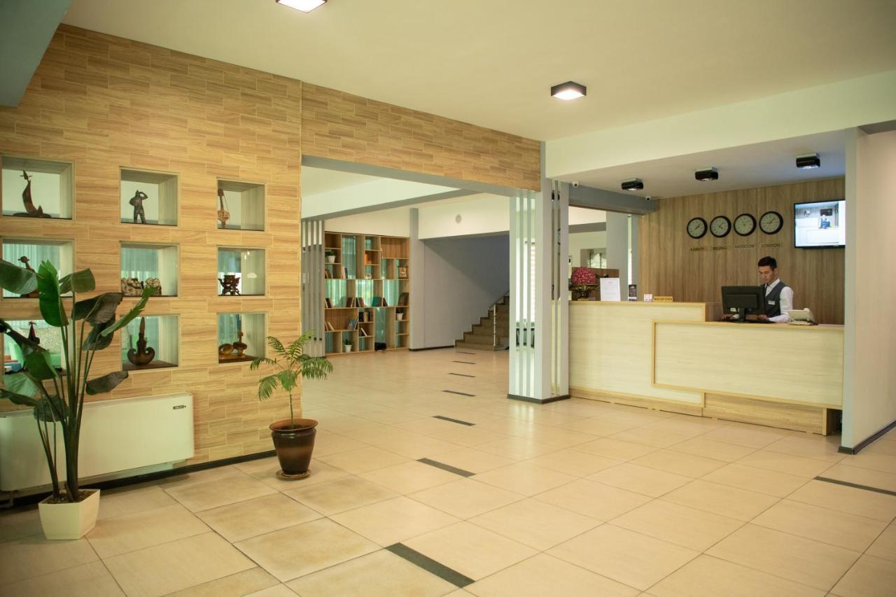Astra Hotel อัลมาตี ภายนอก รูปภาพ